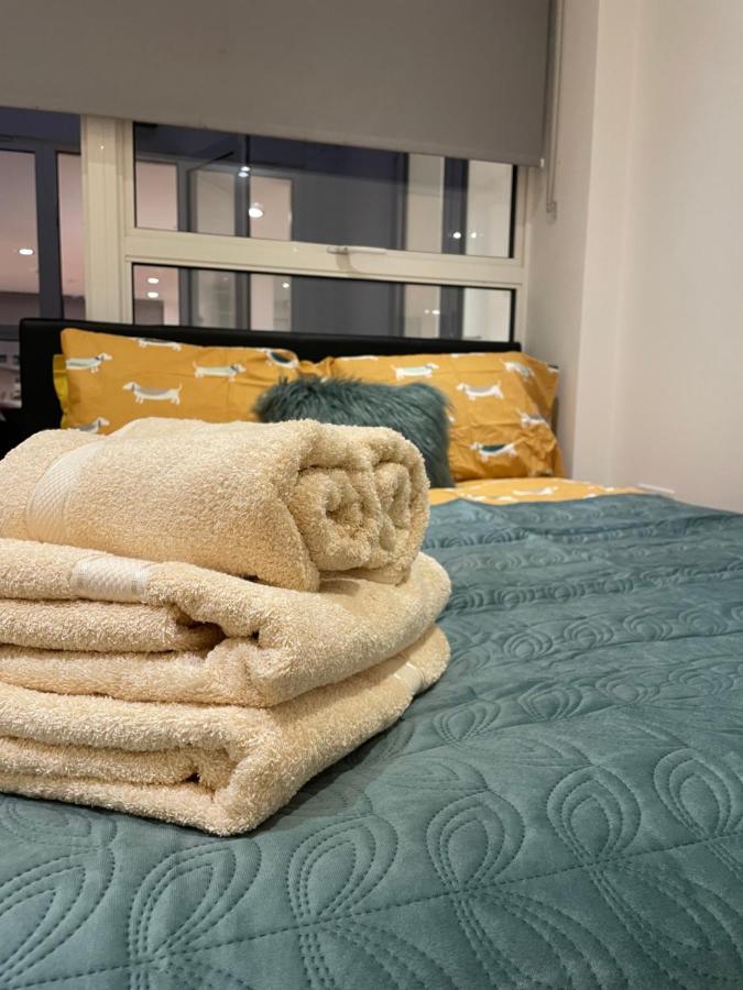 Chic 3 Bedroom Flat With Private Terrace In Holloway Near Finsbury Park London Eksteriør bilde